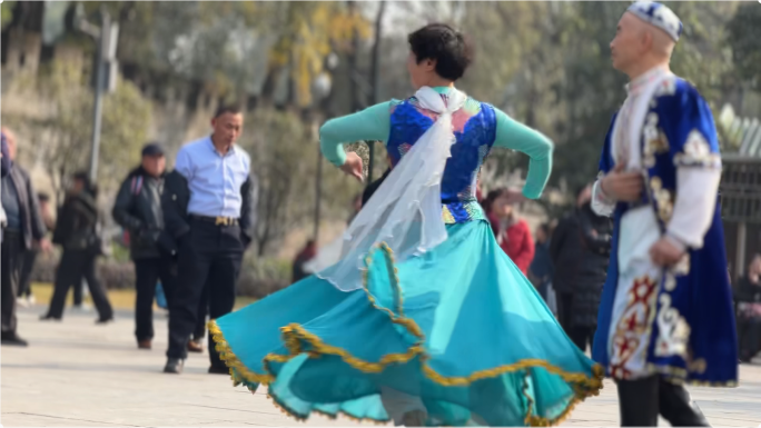 新疆舞 广场舞 民族舞蹈民族风情老年活动