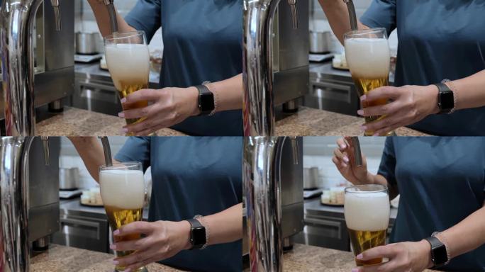 黑啤，淡啤，未经过滤，可以喝了。酒保把啤酒倒进杯子里。一个酒保用手往玻璃杯里倒淡啤酒的特写。