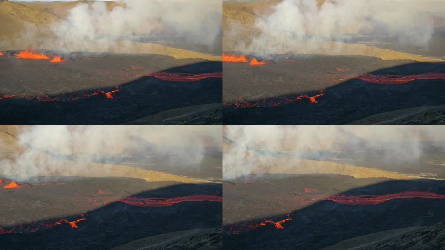 移动鸟瞰图，熔岩从火山口流出。晴天旁边是火山喷发的地方。烟雾和岩浆从火山口冒出来。