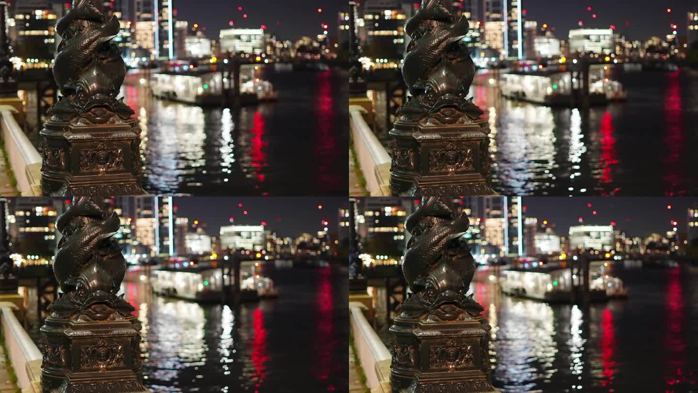 泰晤士河河堤海豚灯柱的夜晚。