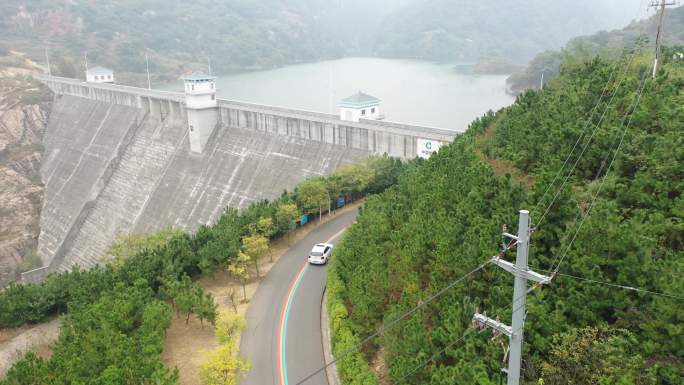 4k原创汽车行驶在盘上公路 山间行驶