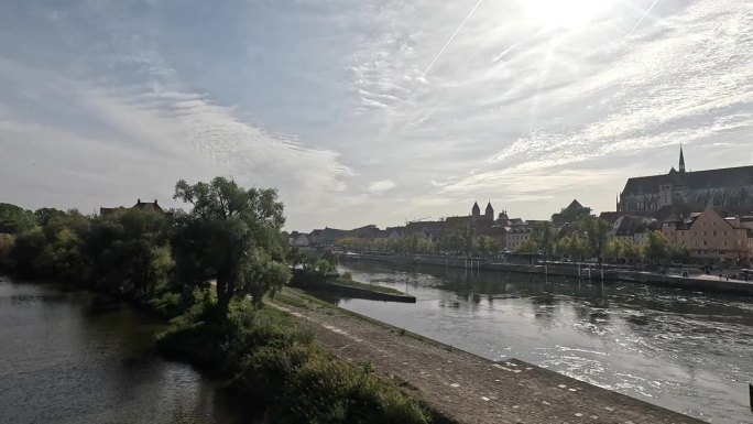 秋天的多瑙河在雷根斯堡