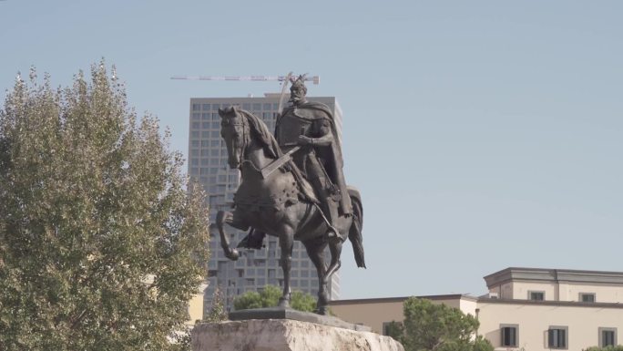 斯坎德培雕像，阿尔巴尼亚地拉那斯坎德培广场上击退奥斯曼帝国的民族英雄纪念碑