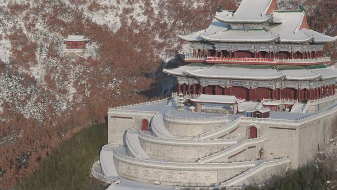 航拍威海市环翠区仙姑顶景区仙姑神殿雪景