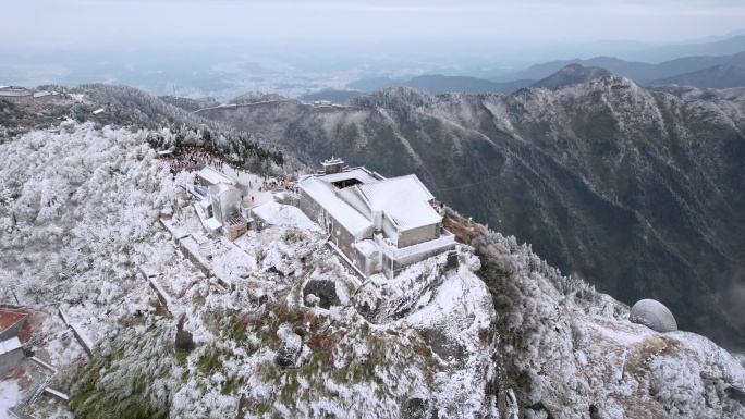 湖南南岳衡山松树凇雪景祝融峰