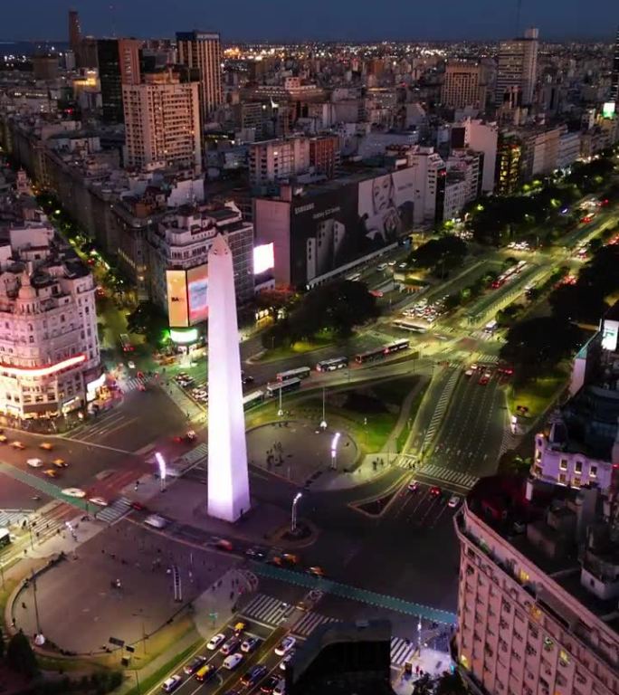 长时间曝光的布宜诺斯艾利斯方尖碑旋转的延时无人机