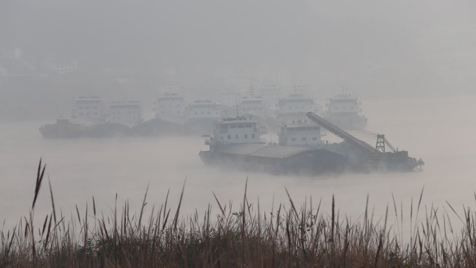 长江江面水雾升腾高清延时