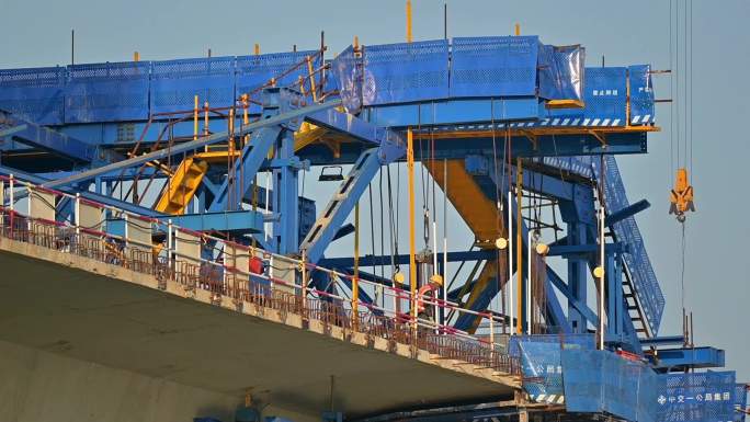 壮观大桥施工现场，长沙星联路过江大桥