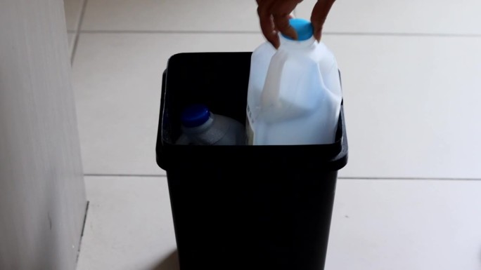 采购产品牛奶盒，塑料瓶，回收项目。
墨尔本——澳大利亚。