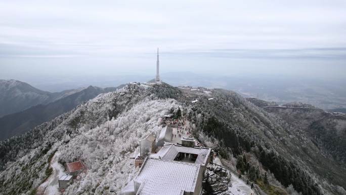 湖南南岳衡山松树凇雪景祝融峰