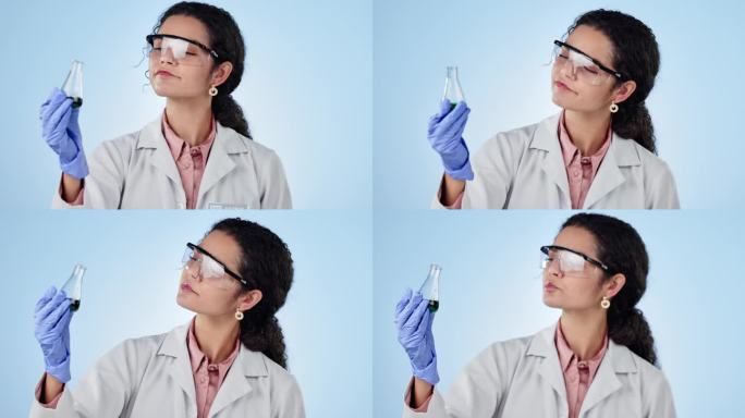 女性，科学家和玻璃烧杯用于化学，研究和分析与液体，化学和实验。科学，生物技术和工作室蓝色背景，用于思