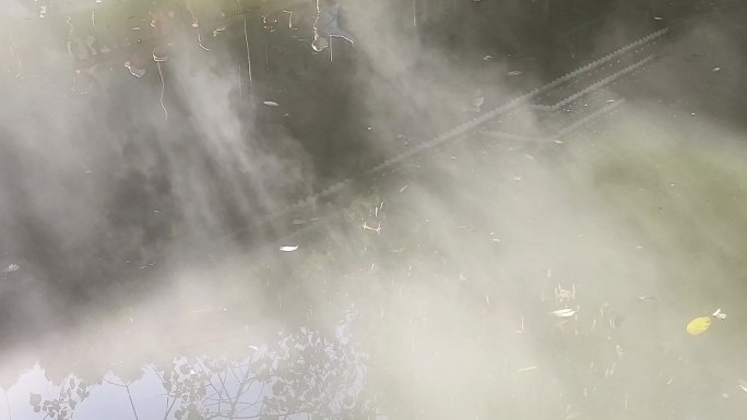 烟雾弥漫烟雾缭绕水面烟雾蒸汽上升逆光蒸汽