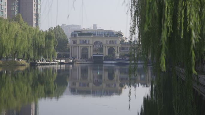 北京亮马桥风景湖泊水树木空镜