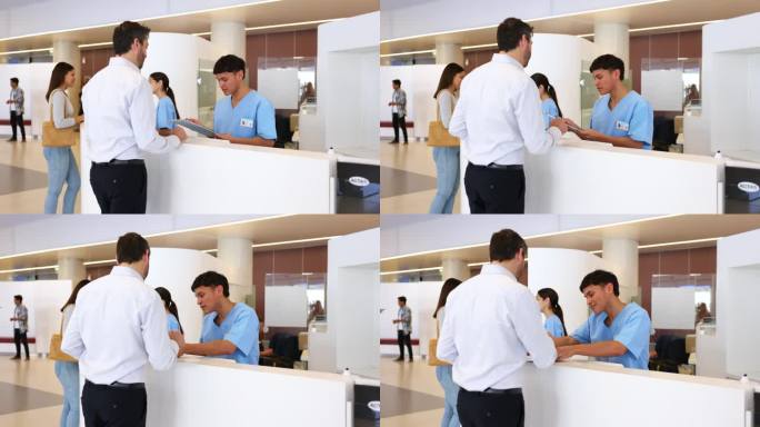 医务人员在接待处帮助病人填写就医前的表格