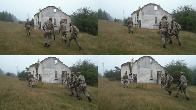 四个士兵穿着军装，手拿枪，走过一座废墟