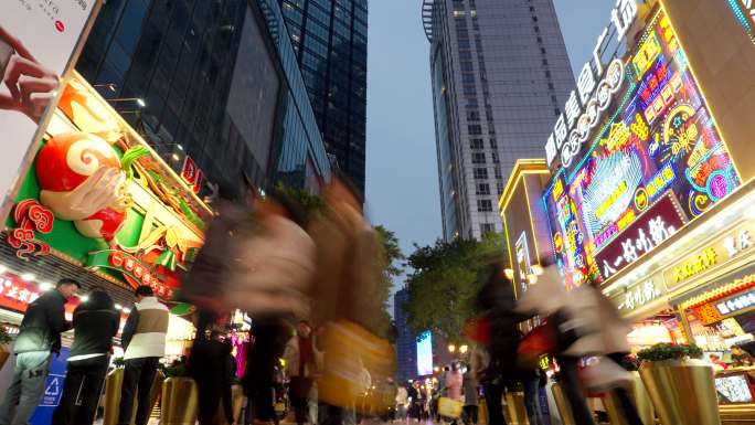 重庆八一好吃街夜晚街景行人实拍