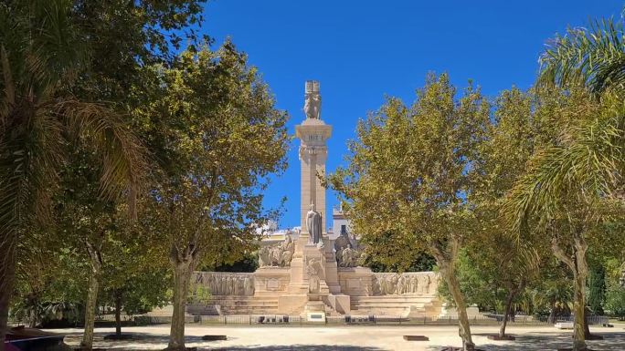 1812年宪法纪念碑和西班牙加的斯公园，炎热的夏日