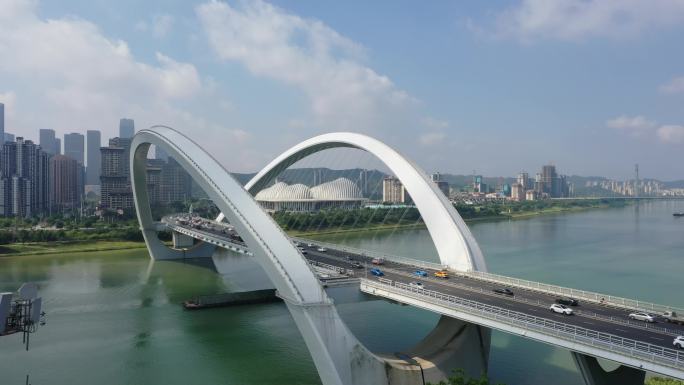 航拍南宁大桥、车流、广西艺术中心