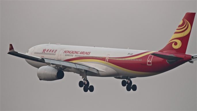 香港航空飞机飞进虹桥机场