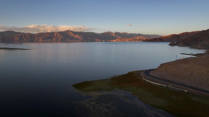 延时航拍西藏阿里班公湖日落风光