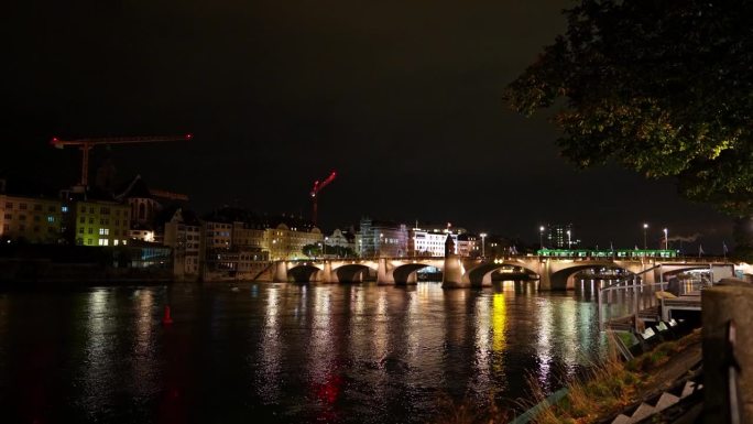 夜景:巴塞尔莱茵河上的中间桥(Mittlere brcke)