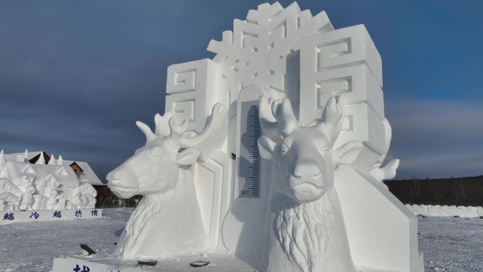 内蒙古敖鲁古雅驯鹿元素精美雪雕