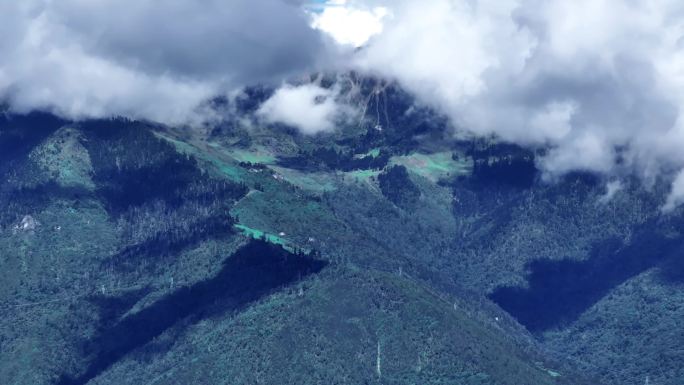 哈巴雪山 航拍 云南 香格里拉 旅行