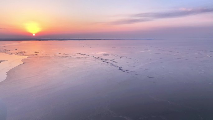 航拍高邮湖结冰夕阳飞鸟群石工头码头灯塔