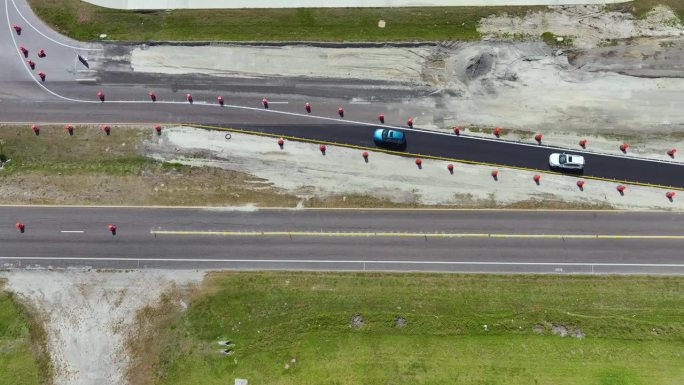 美国交通基础设施的道路建设工程。对交通畅通的公路进行改造。州际交通概念的发展