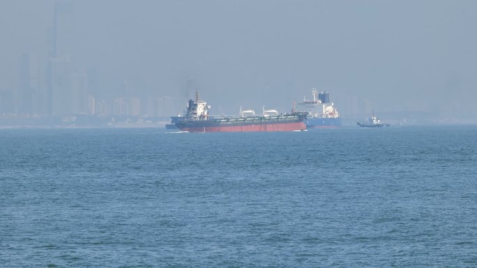 青岛大海轮船货轮灯塔实拍P1192764