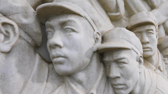 移动人民英雄纪念碑雕塑