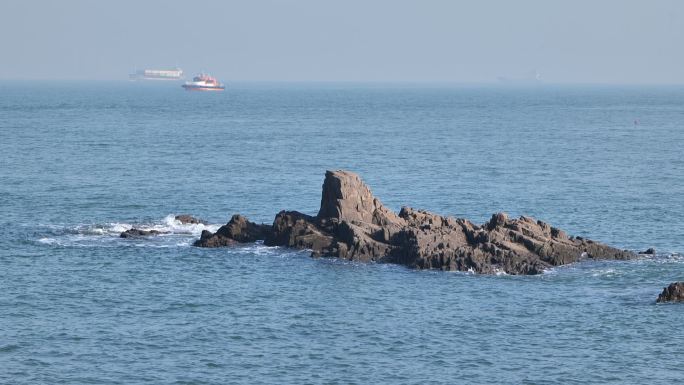 青岛大海轮船货轮灯塔实拍P1182720