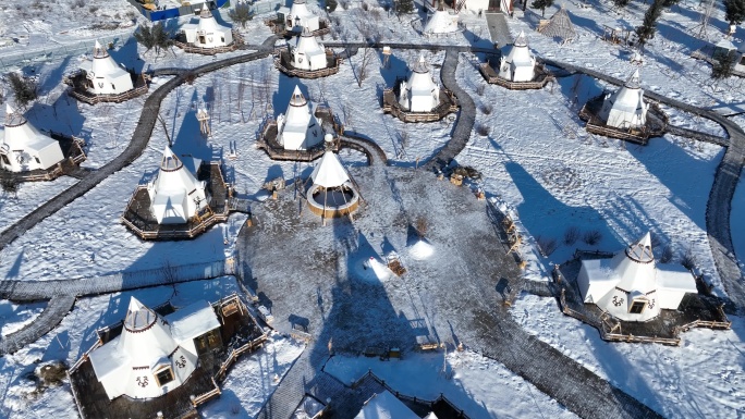 内蒙古敖鲁古雅撮罗子营地雪景