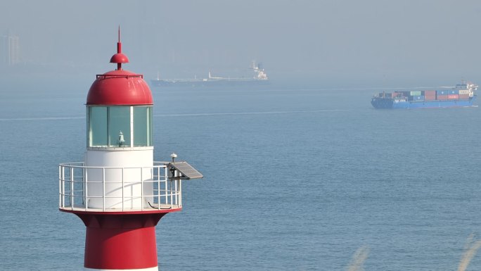 青岛大海轮船货轮灯塔实拍P1182676