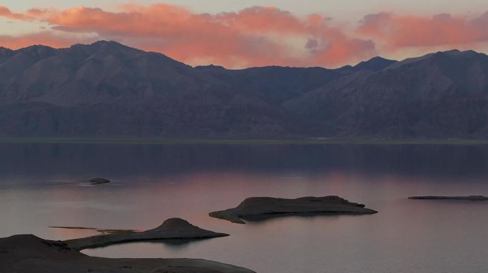 延时航拍西藏阿里班公湖自然风光