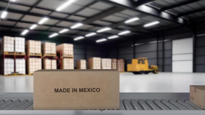 墨西哥制造进出口概念。滚筒输送机上装着墨西哥产品的纸箱
