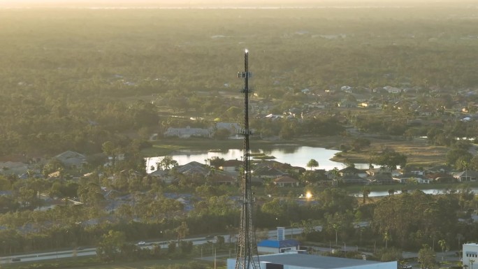 具有无线通信5g天线的高通信无线电蜂窝塔，用于网络信号传输