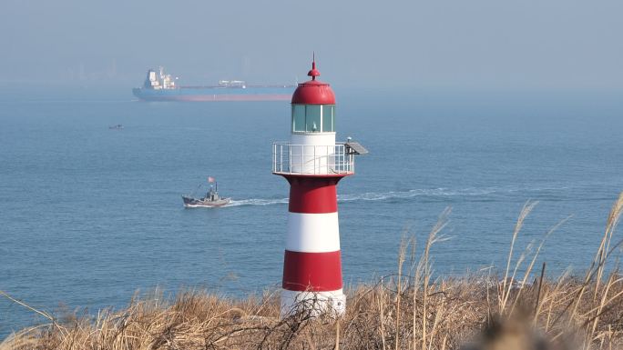 青岛大海轮船货轮灯塔实拍P1182646