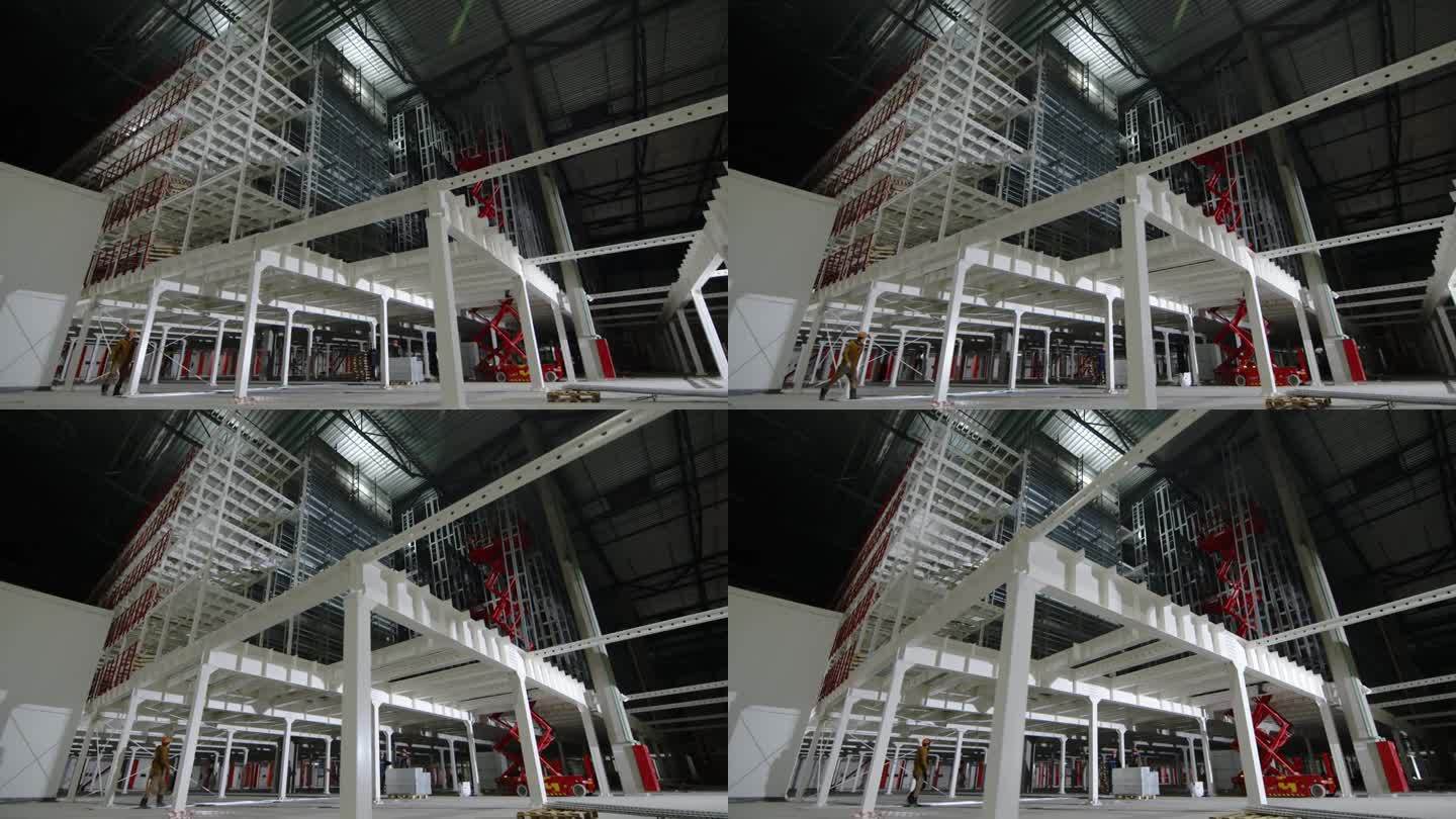 工业园区内用于垂直移动货物的货运-客运起重机