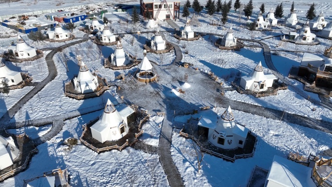 内蒙古敖鲁古雅撮罗子营地雪景