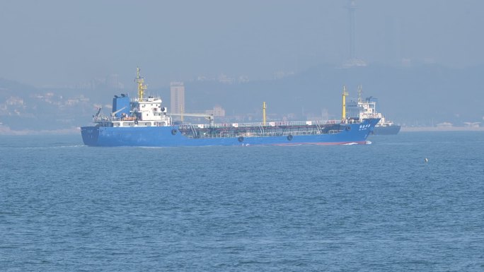 青岛大海轮船货轮灯塔实拍P1192748