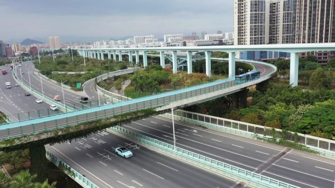 纵横交错的高速公路:城市的肌理