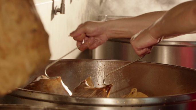 4K视频 烹饪流程：传统卤鹅技巧