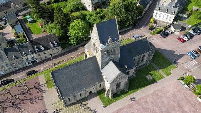 法国诺曼底圣梅尔埃格利斯中心的教堂，无人机，航拍