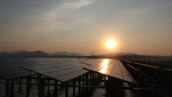 日出 湖面太阳能日出