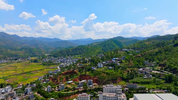 云南大理白族南涧彝族西山村村落田地航拍