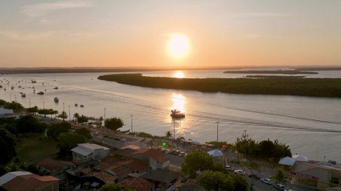 日落的天空在日落边缘巴西阿拉卡朱。Sergipe州在东北部。