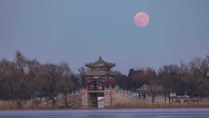 北京颐和园练桥圆月升延时摄影