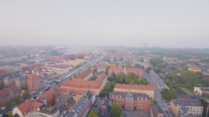 日落时分，无人机拍摄的丹麦哥本哈根市景