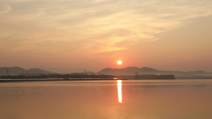 湖上日出 太阳能 清洁能源